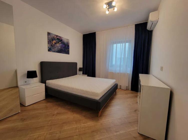 Apartament cu 3 camere semidecomandat în Pipera