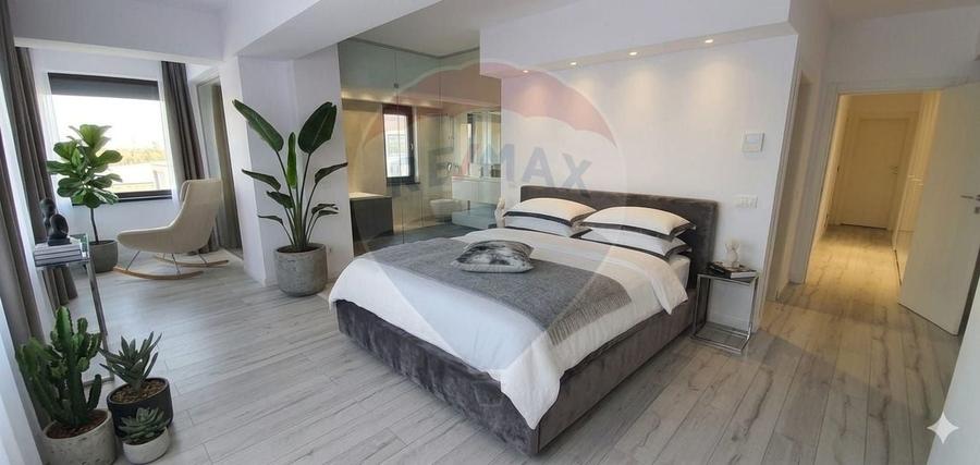 Apartament cu 4 camere decomandat în Băneasa