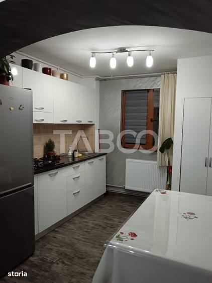 Apartament cu 2 camere semidecomandat, mobilat în Central