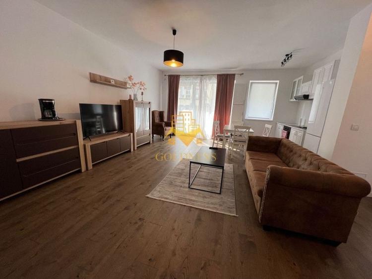 Apartament cu 2 camere semidecomandat, mobilat în Central