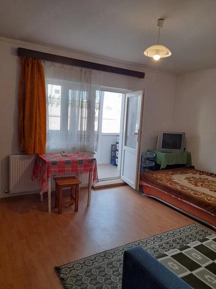 Garsonieră decomandată în Central