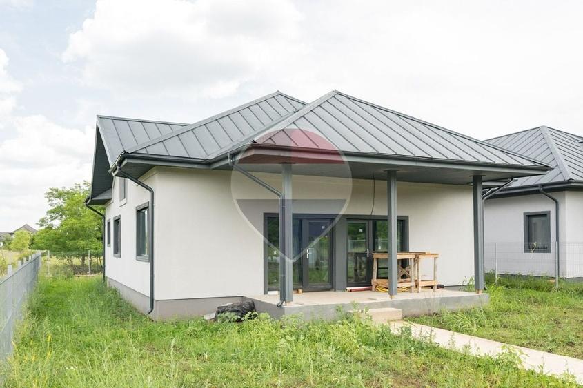 Casă individuală cu 5 camere cu Teren 500 Mp în Ciofliceni