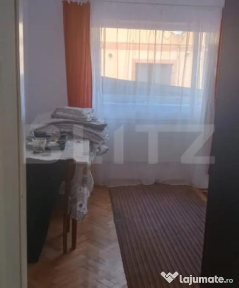 Casă cu 8 camere cu Teren 60 Mp în Astra