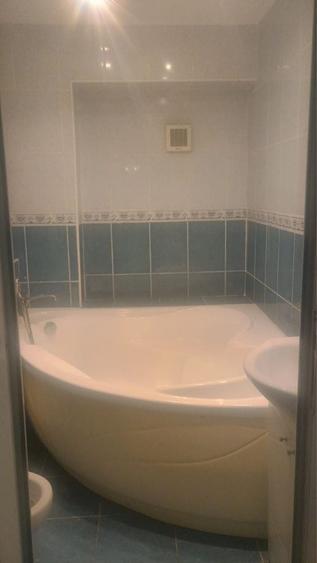 Apartament cu 4 camere decomandat în Exterior Vest