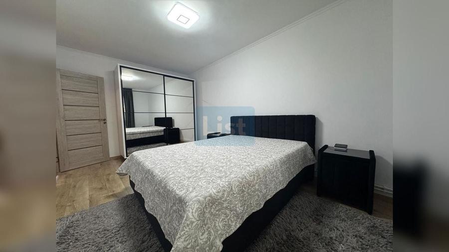 Apartament cu 3 camere semidecomandat în Central