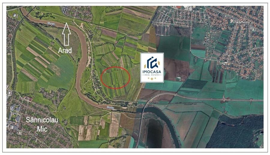 Teren agricol extravilan de 58600 mp, în Est