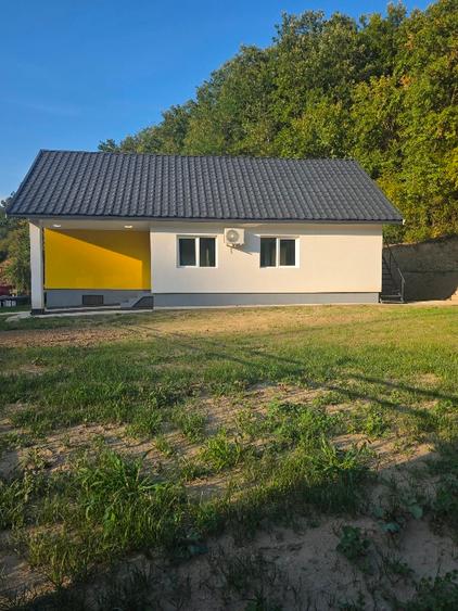 Casă individuală cu 3 camere cu Teren 663 Mp în Leșnic