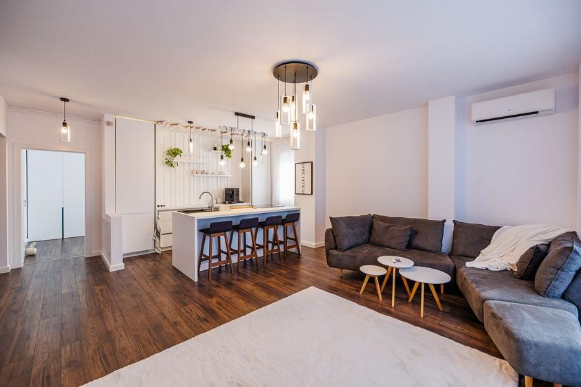Penthouse cu 2 camere semidecomandat, mobilat în Aradului
