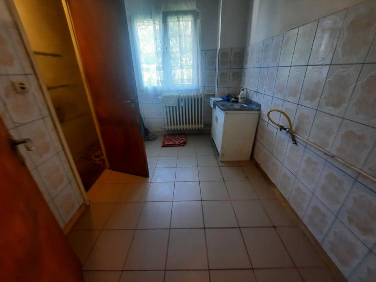 Apartament cu 3 camere decomandat în Berceni