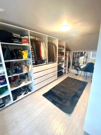 Casă individuală cu 7 camere cu Garaj în Romanești