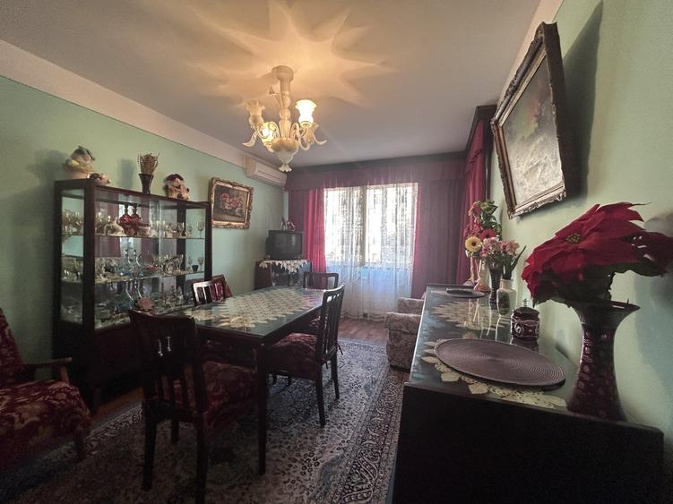 Apartament cu 3 camere decomandat în Compozitorilor