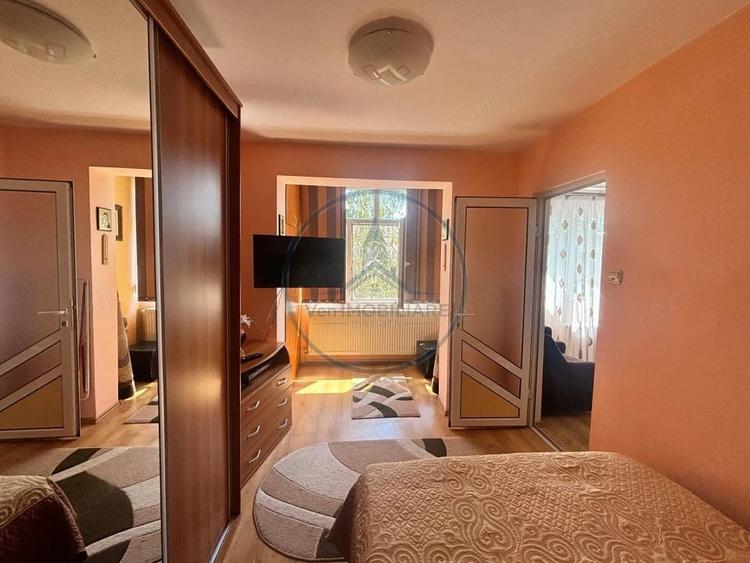 Apartament cu 3 camere semidecomandat în Central