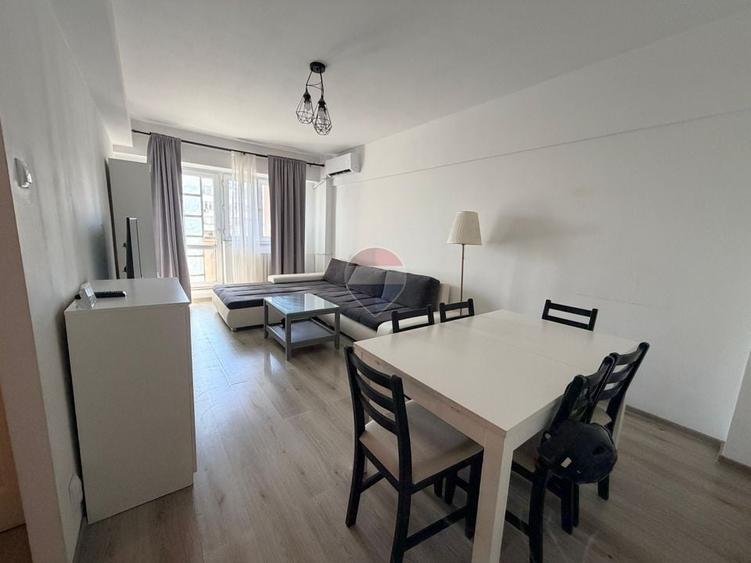 Apartament cu 3 camere decomandat, mobilat în Central