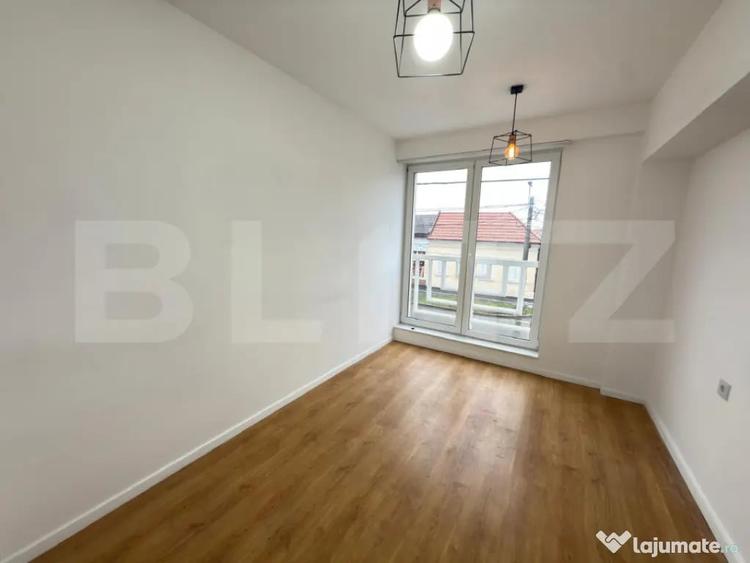 Apartament cu 4 camere decomandat în Central