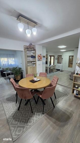 Casă cu 5 camere cu Teren 14000 Mp în Păulești