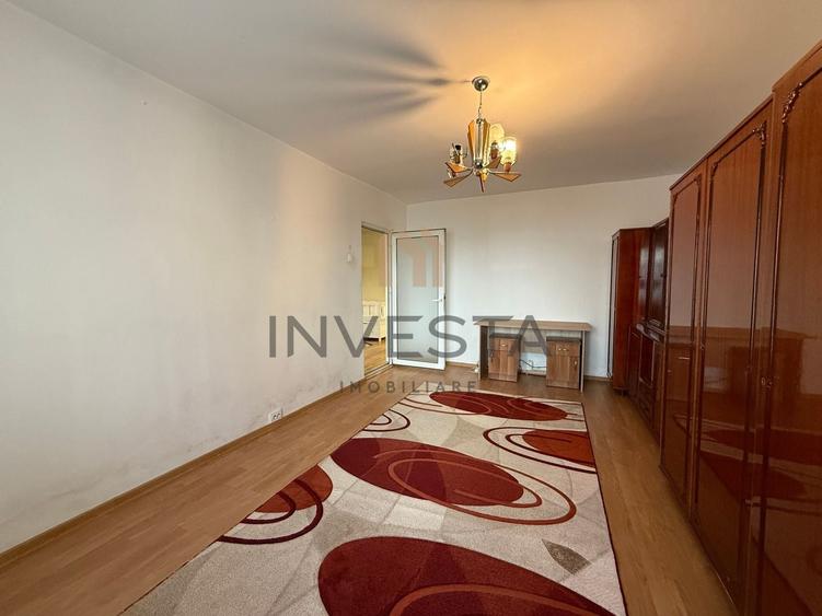 Apartament cu 3 camere decomandat, mobilat în Între Lacuri