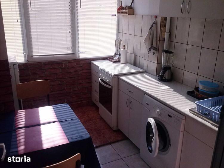Apartament cu 2 camere semidecomandat în Tei