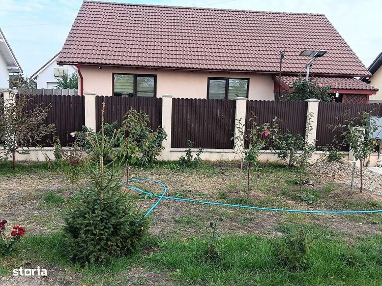 Casă cu 3 camere în Sânandrei