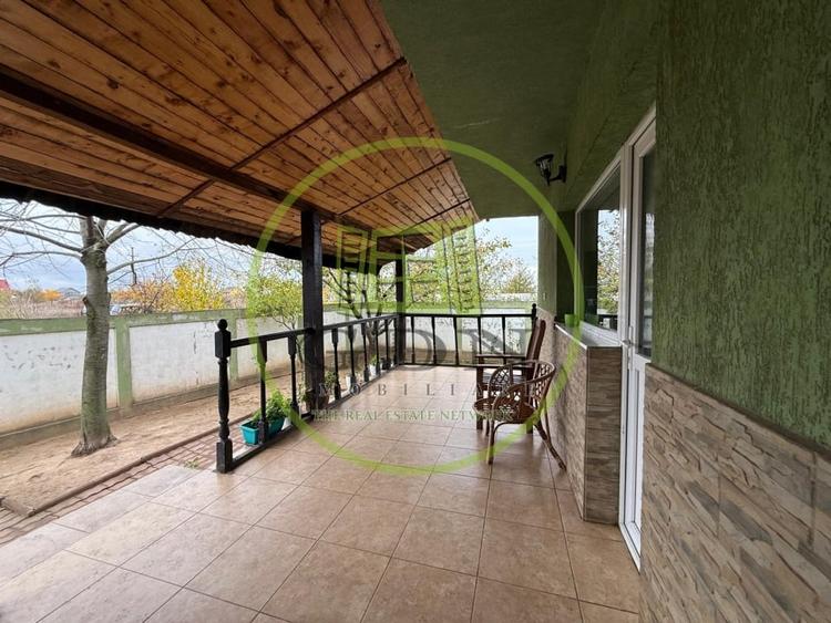 Casă individuală cu 5 camere cu Teren 713 Mp în Cârcea