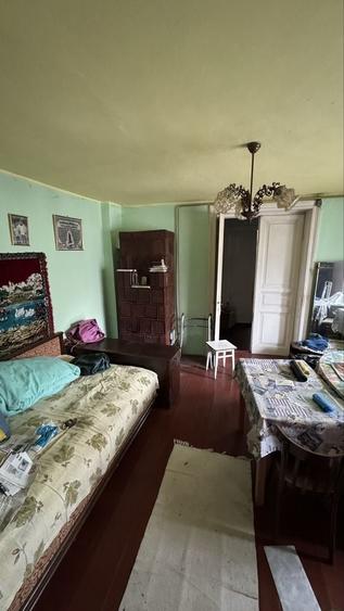 Casă cu 3 camere în Piața Centrală
