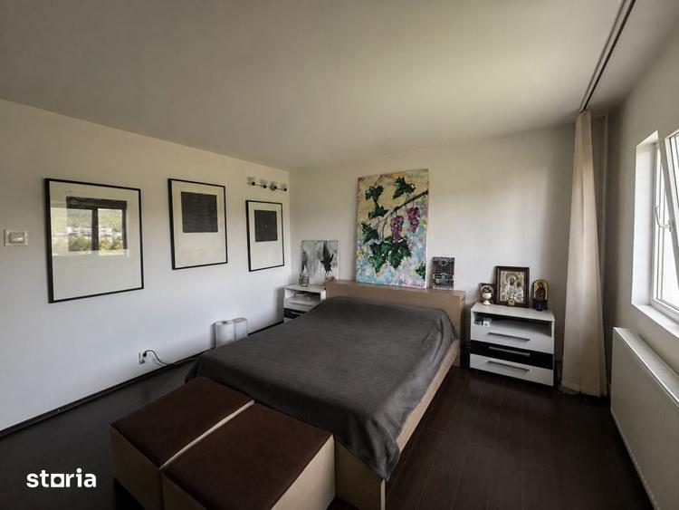 Apartament cu 4 camere decomandat în Plopilor