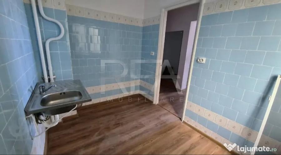 Apartament cu 3 camere decomandat în Drumul Taberei