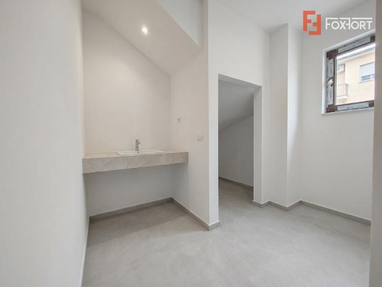 Duplex cu 4 camere semidecomandat cu Canalizare în Giroc