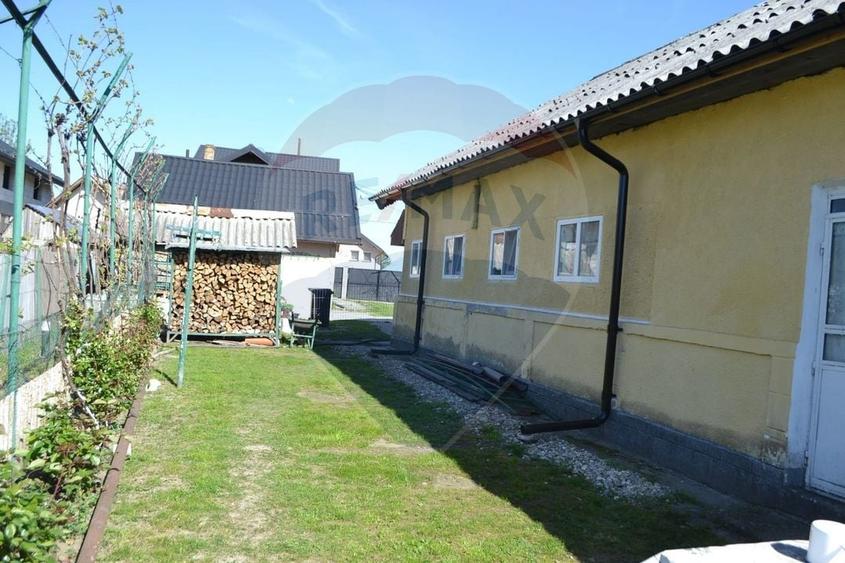 Casă individuală cu 5 camere cu Teren 1842 Mp în Picior de Munte