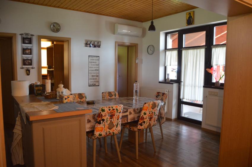 Casă individuală cu 5 camere cu Canalizare în Valea Călugărească