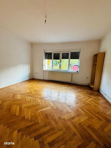 Apartament cu 3 camere în Andrei Mureșanu