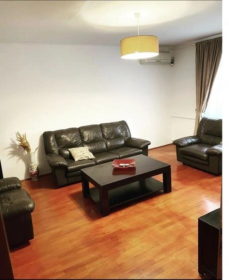 Apartament cu 3 camere decomandat în Nerva Traian