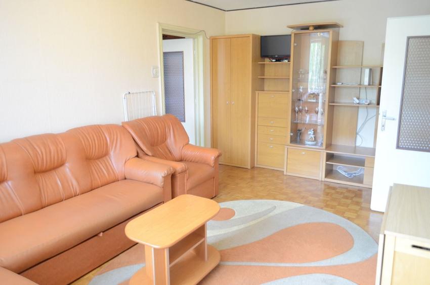 De inchiriat  apartament ultracentral cu garaj - 1