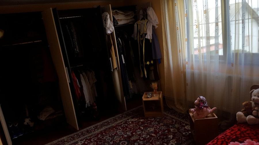 Casă individuală cu 8 camere cu Teren 300 Mp în Bradu