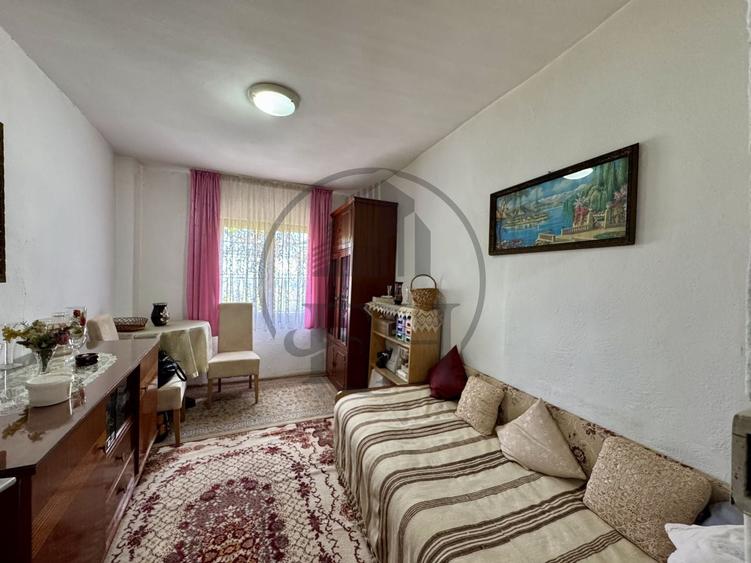 Casă individuală cu 7 camere cu Canalizare în Exterior Sud