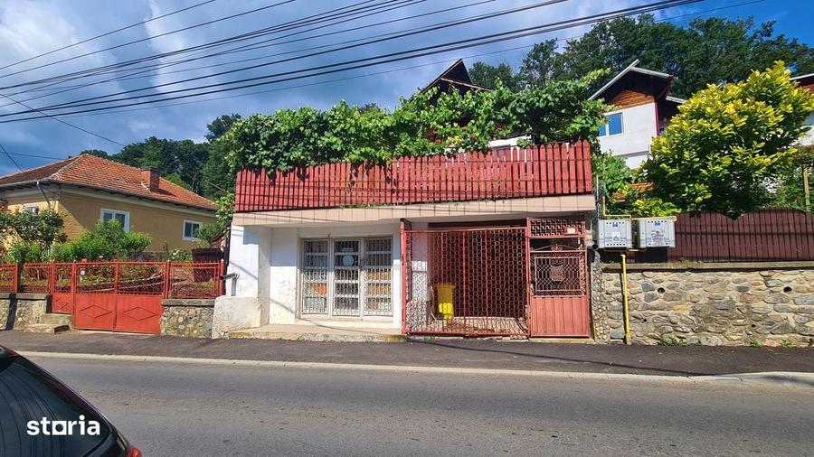 Casă cu 4 camere în Central