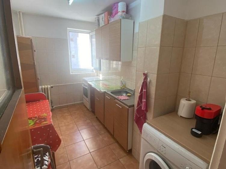 Apartament cu 3 camere decomandat în Colentina