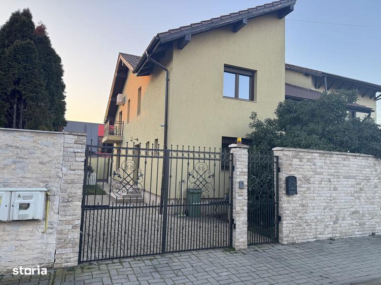 Casă cu 4 camere cu Teren 350 Mp în Girocului