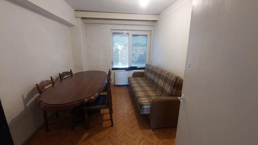 Apartament cu 4 camere decomandat în Central