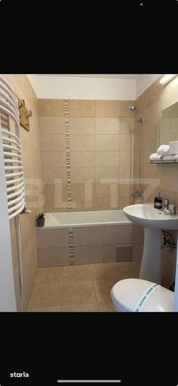 Casă cu 7 camere cu Teren 250 Mp în Central