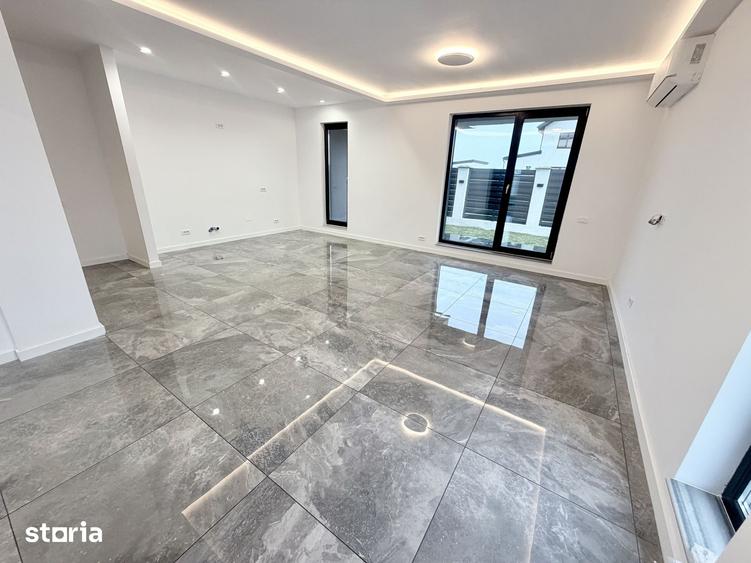 Casă cu 5 camere cu Teren 242 Mp în Glina