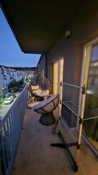 Apartament cu 2 camere semidecomandat, mobilat în Florești