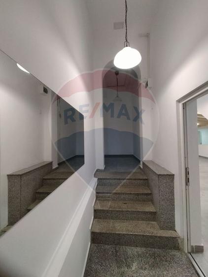 Casă individuală cu 7 camere cu Teren 212 Mp în Eminescu