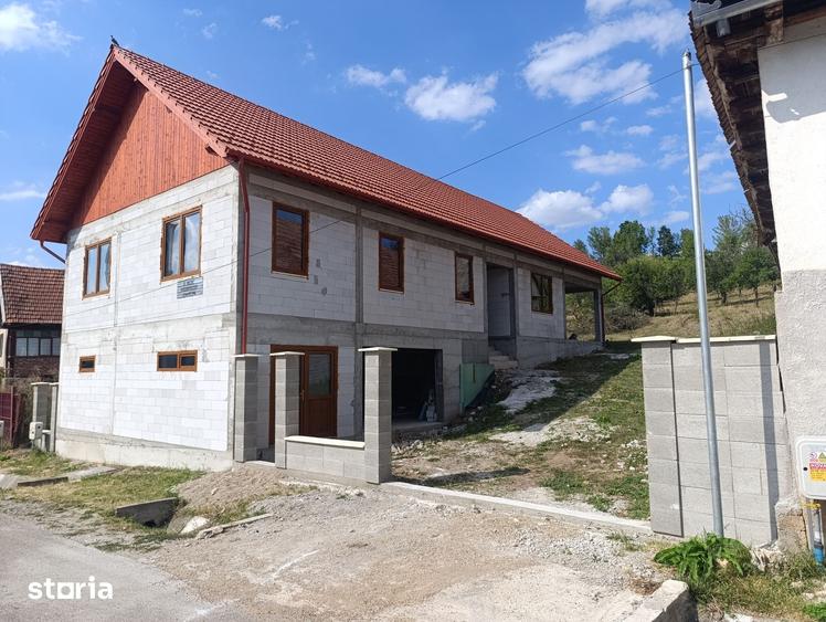 Casă cu 5 camere cu Teren 4200 Mp în Sâncraiu