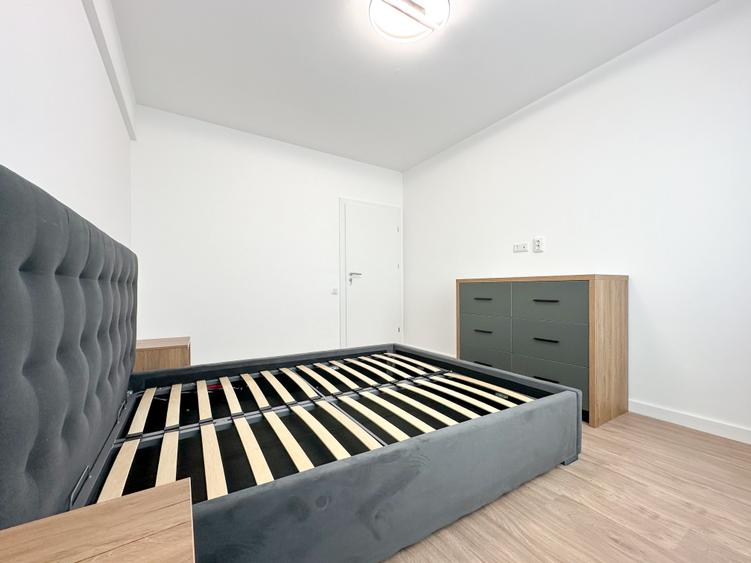 Apartament cu 3 camere semidecomandat în Tunari