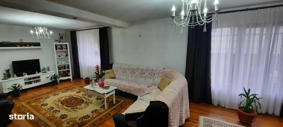 Casă cu 4 camere în Hudum