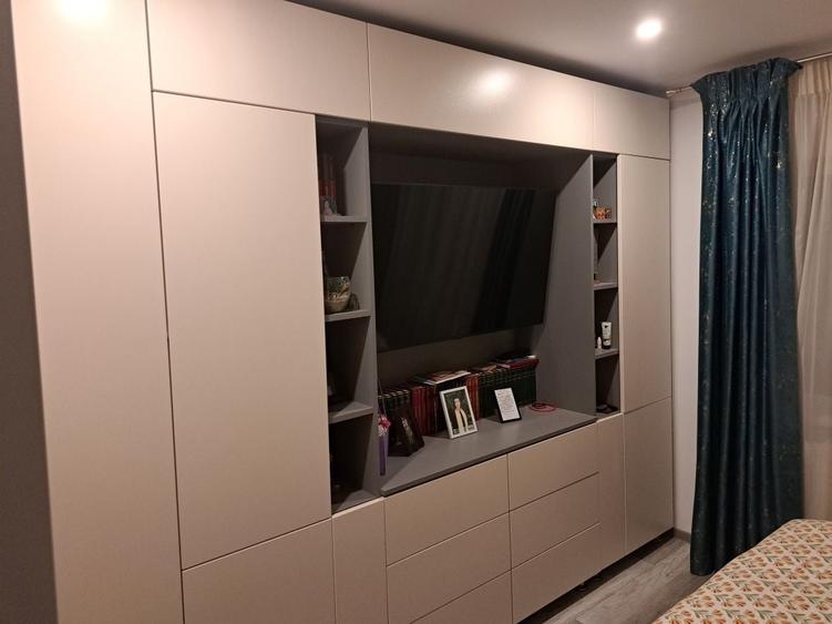 Apartament cu 3 camere decomandat în 1 Decembrie