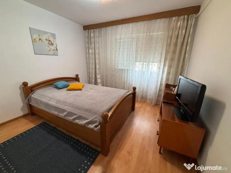 Apartament cu 4 camere decomandat în Central