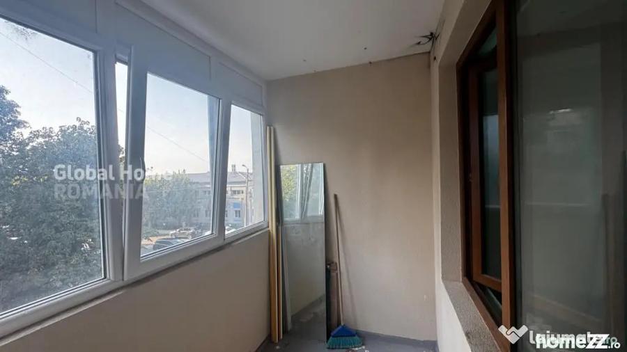 Apartament cu 4 camere semidecomandat în Pantelimon