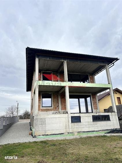 Casă cu 4 camere cu Teren 900 Mp în Uriu