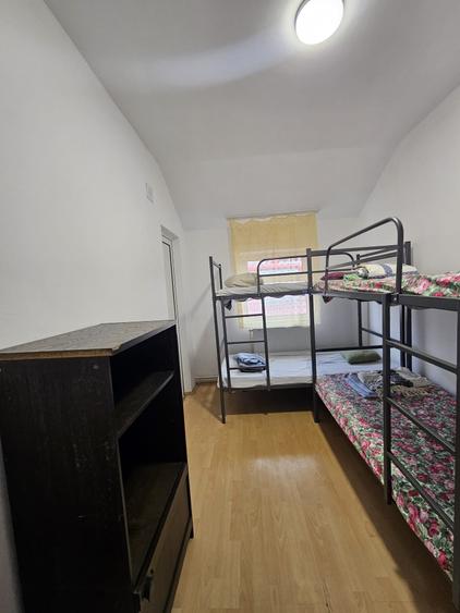 Casă individuală cu 8 camere cu Canalizare în Simeria